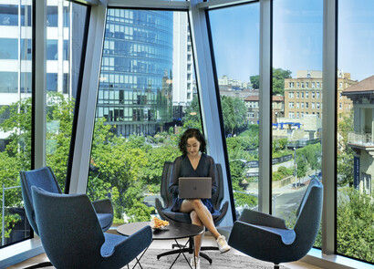 Vue depuis l'intérieur du bâtiment AGU, équipé de SageGlass