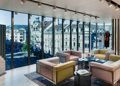 Vue de l'intérieur du magasin Modissa équipé de SageGlass.